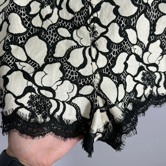 Caramela Floral Short Sleeve Top And Shorts Set with Lace Trim Small/Medium - Picture 7 of 11